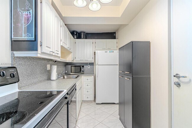 Building Photo - 121 Golden Isles Dr