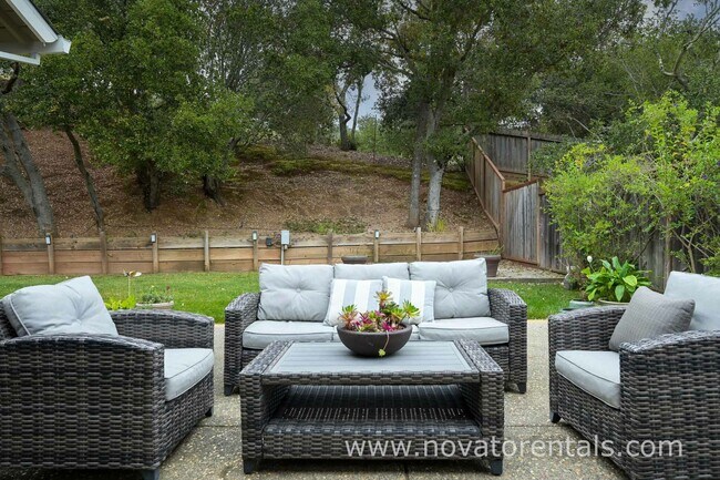 Building Photo - 44 Trish Dr