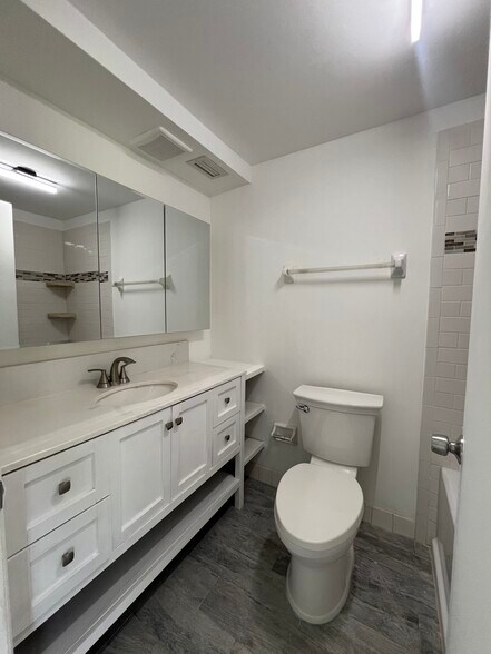 Building Photo - 4507 3rd Street Cir W
