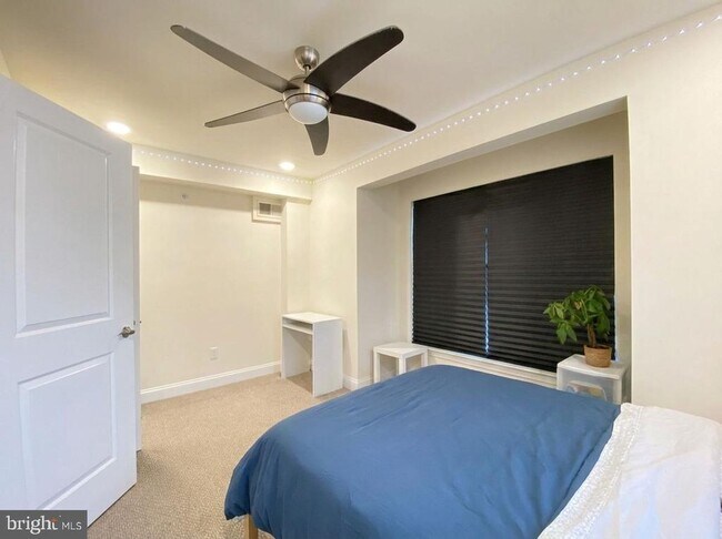 Building Photo - 1950 N Gratz St