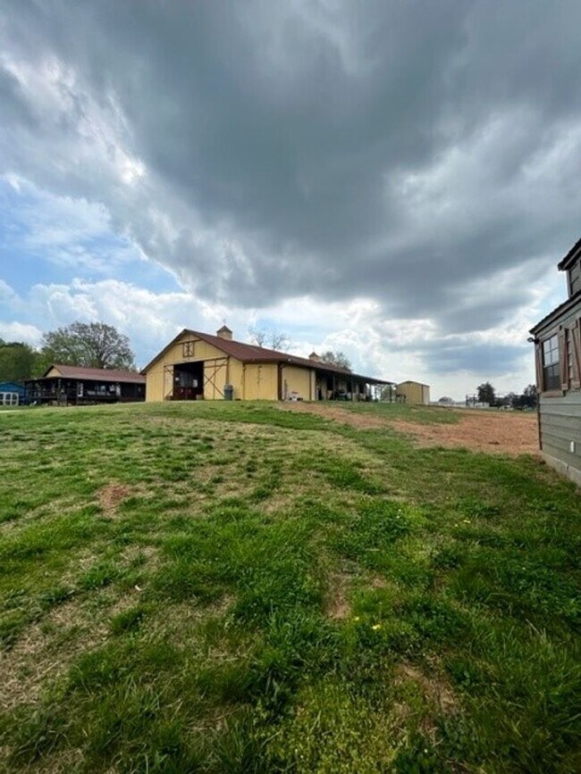 Building Photo - 7169 Strawberry Rd