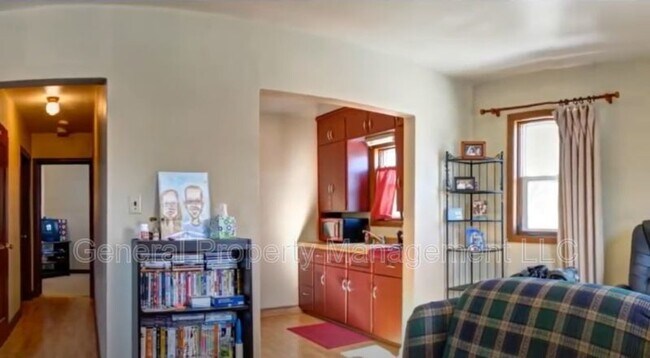 Building Photo - One Bedroom One Bath Unit in Triplex near Downtown and UWEC!
