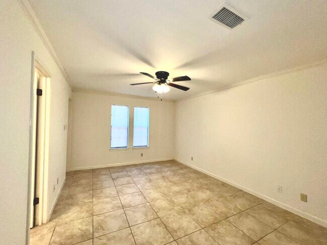 Building Photo - 601 St James Dr