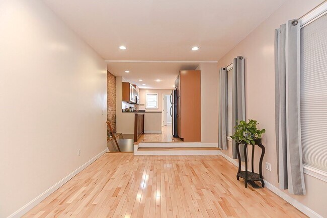 Building Photo - 10 Hancock St