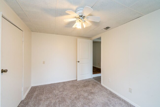 Building Photo - 6950 Lark Haven Ln