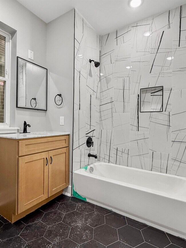 Building Photo - 185 Mallory Ave