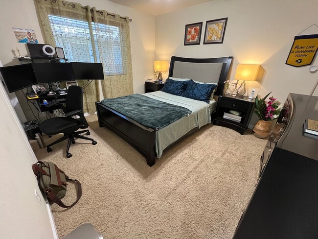 Building Photo - Beautiful 4Bd + 2Ba With Gorgeous Green Vi...