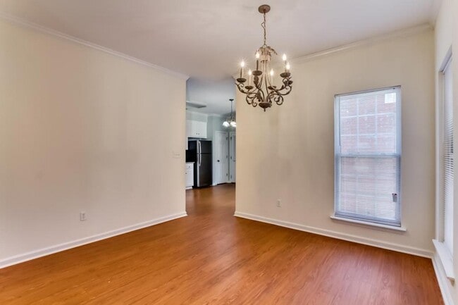 Building Photo - 2142 Fox Ridge Rd