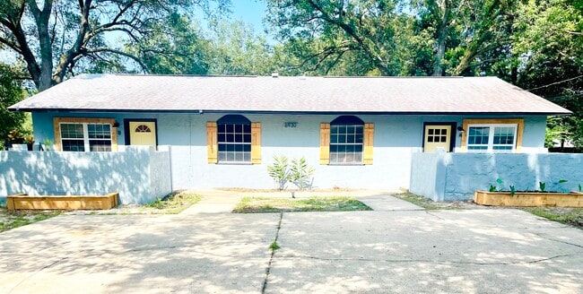 Building Photo - 6930 Woodley Dr