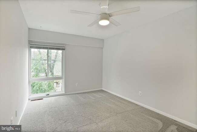 Building Photo - 6335 Rockshire St