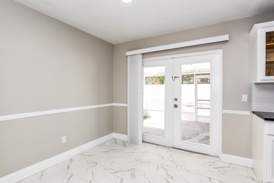 Building Photo - 206 Loch Low Dr
