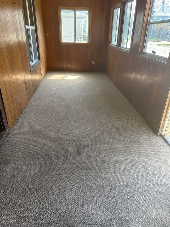 Building Photo - 3 bedroom house