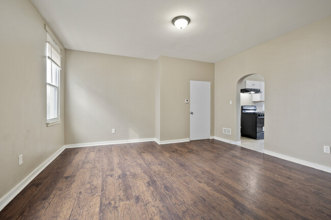 Building Photo - 1104 Brabec St