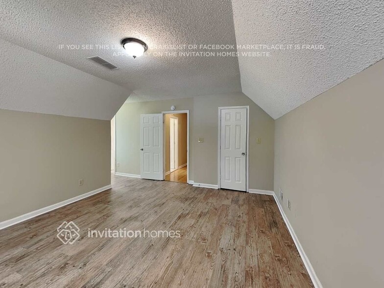 Building Photo - 6297 Queens Ct