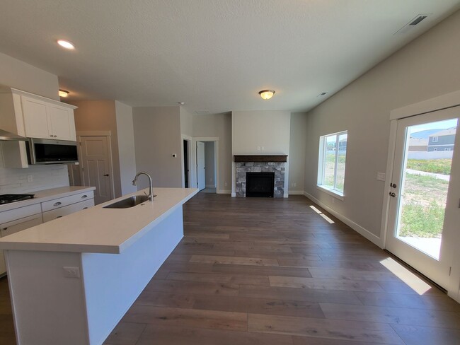 Building Photo - Brand new home in Heber City