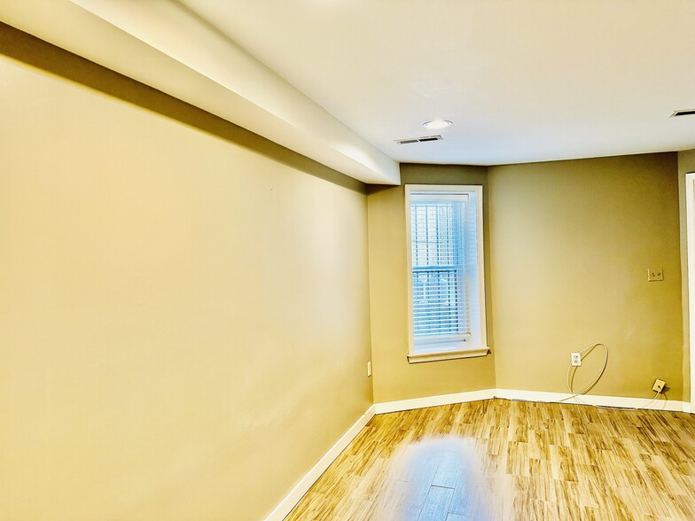 Building Photo - 2006 15th St NW