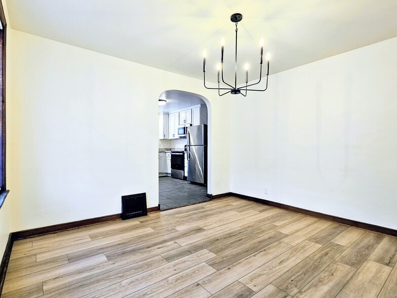 Building Photo - 225 Arch St