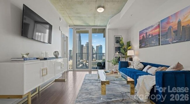 Building Photo - 640 N Church St