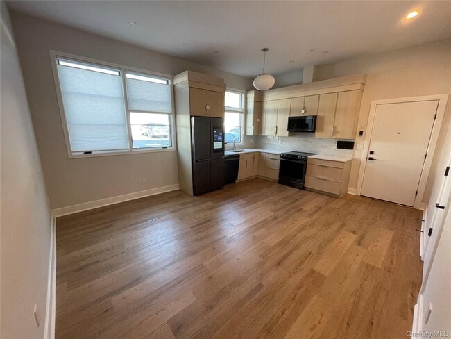 Building Photo - 55 Woodside Ave