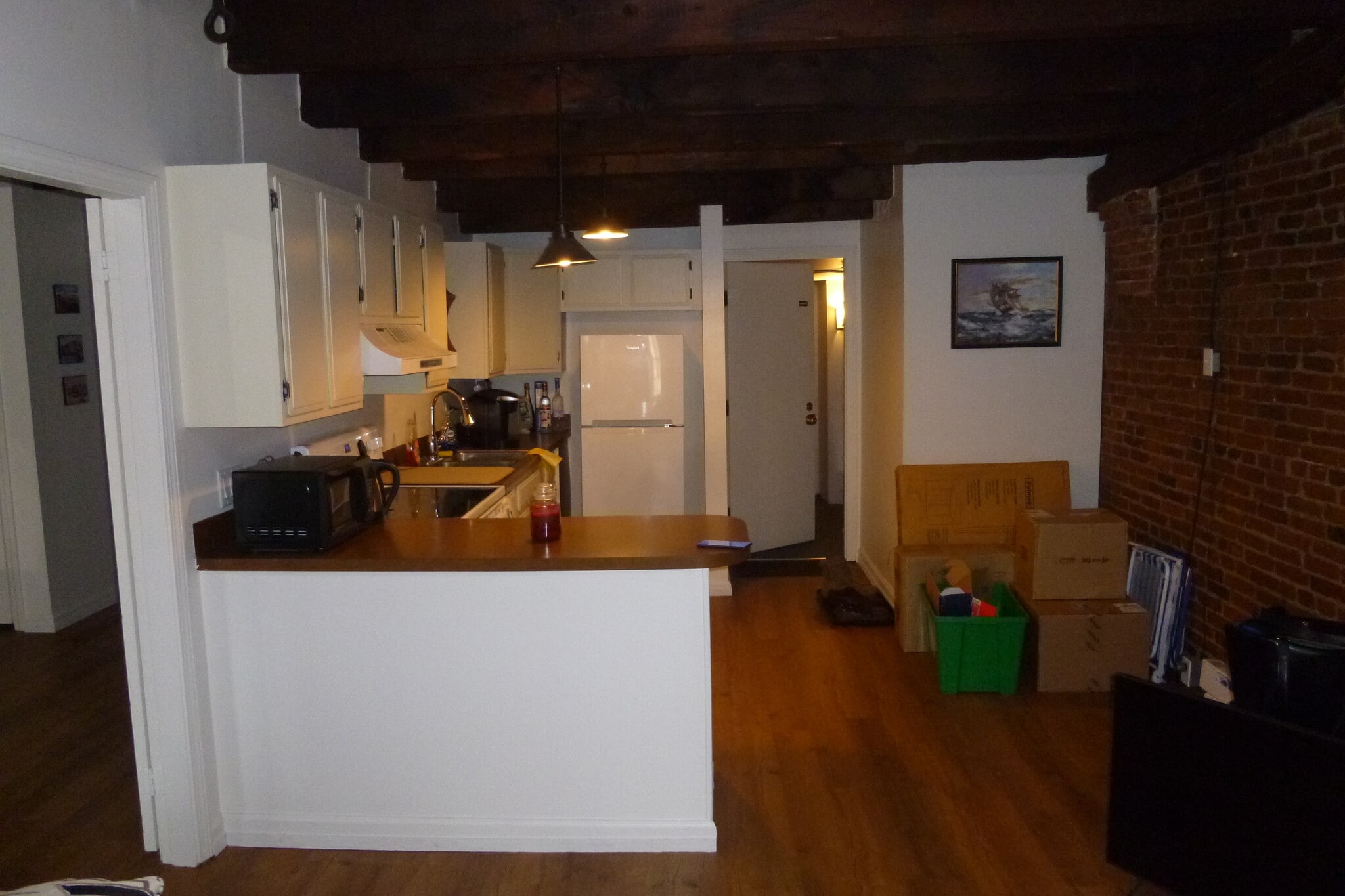 Kitchen now has new pale quartz contertops. - 42 Market St