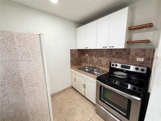 Building Photo - 2212 Grant St