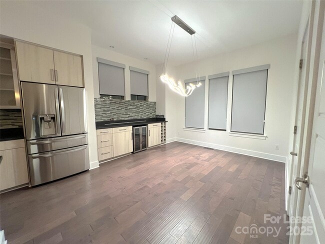 Building Photo - 211 Doggett St