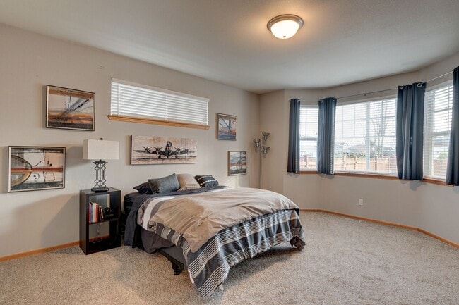 Building Photo - Modern 3 Bed 2 Bath Corner Home ** First M...