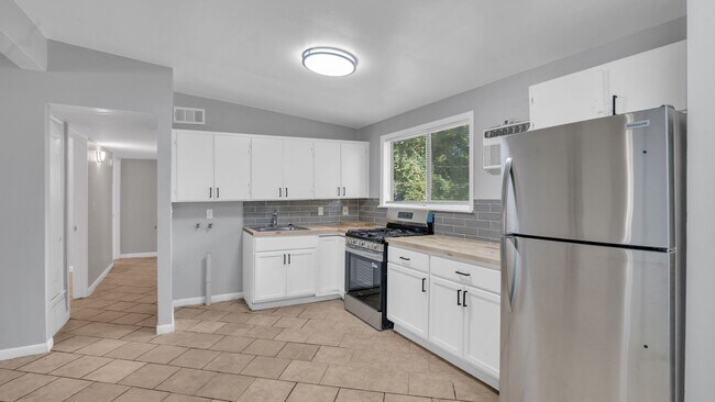 Building Photo - New Renovation! 3 Bed 1 Bath Rental Home i...