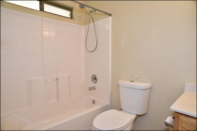 Building Photo - 14325 Island Point Dr