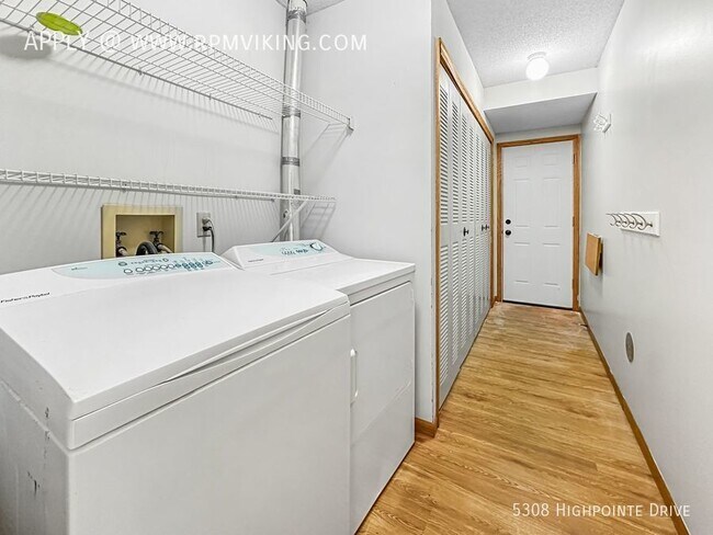 Building Photo - 2br 2.5ba 2cg ~ Security Deposit Free Alte...