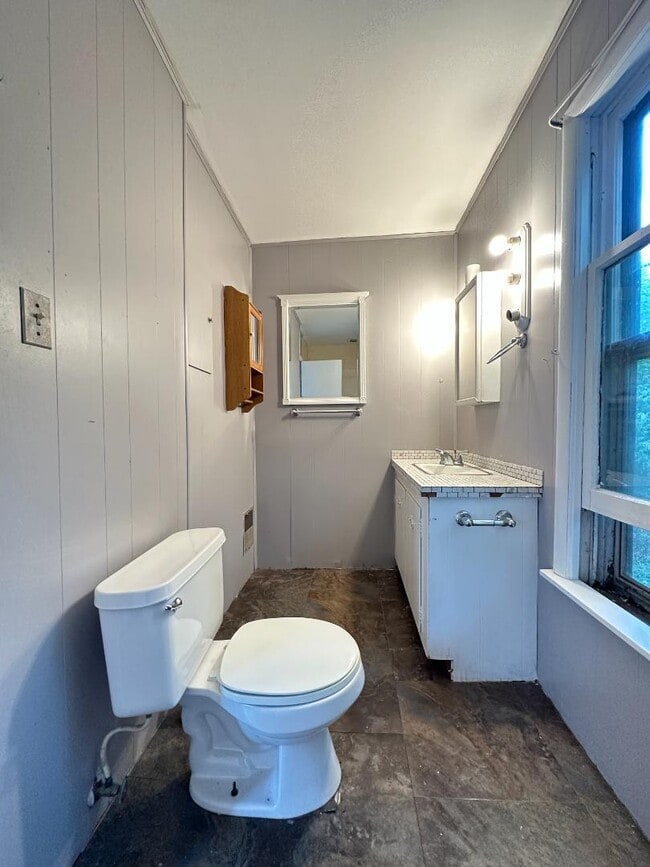 Building Photo - 213 Fletcher Ave