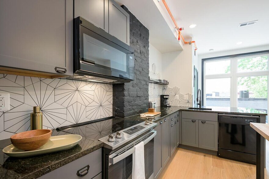 Building Photo - 1322 9th St NW