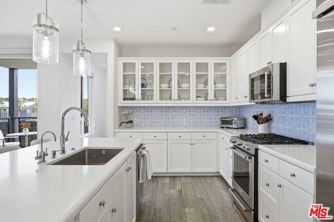 Building Photo - 12510 W Fielding Circle