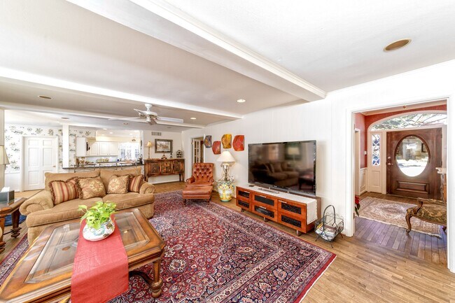 Building Photo - 11407 S Chestwood Dr