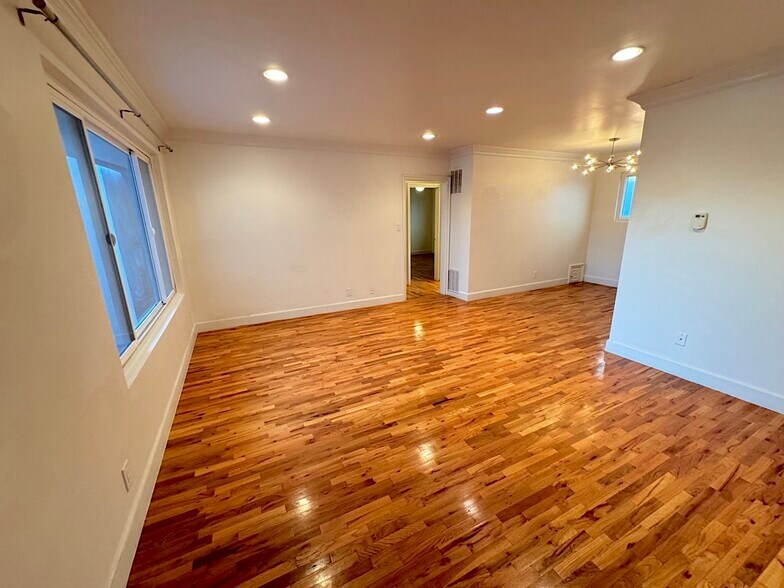 Building Photo - 8585 Pickford St