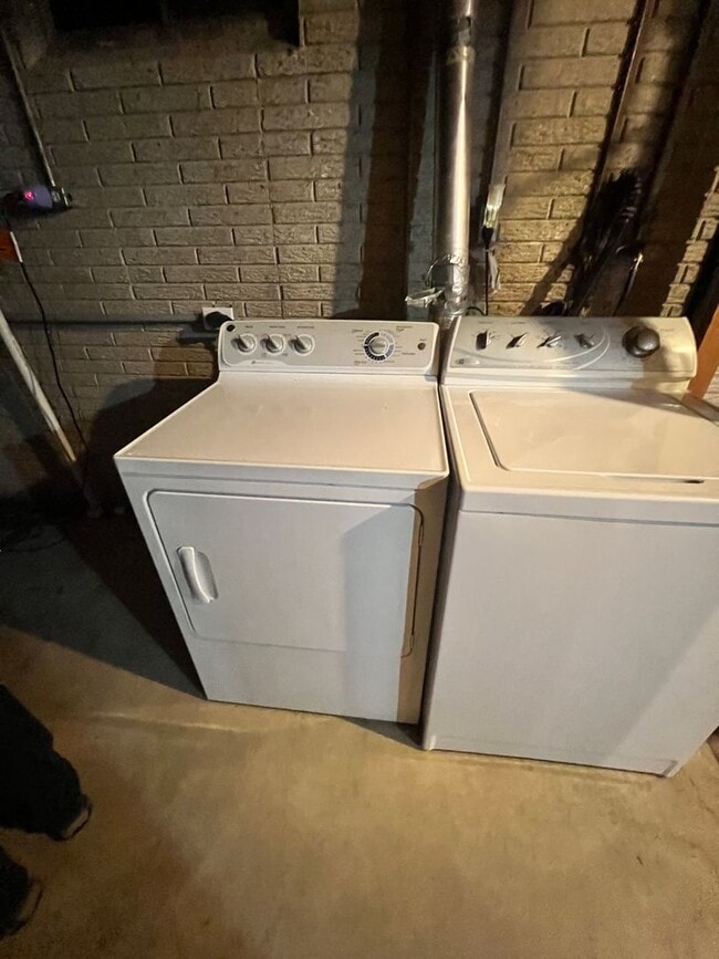 Building Photo - 3 Bedroom Home w/ Garage in Marion, IA