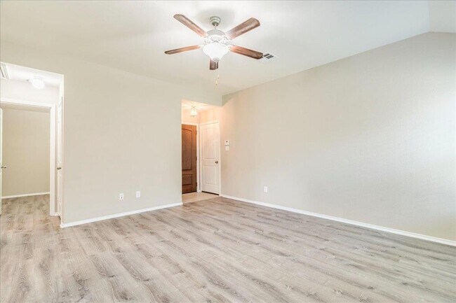 Building Photo - 185 Housefinch Loop