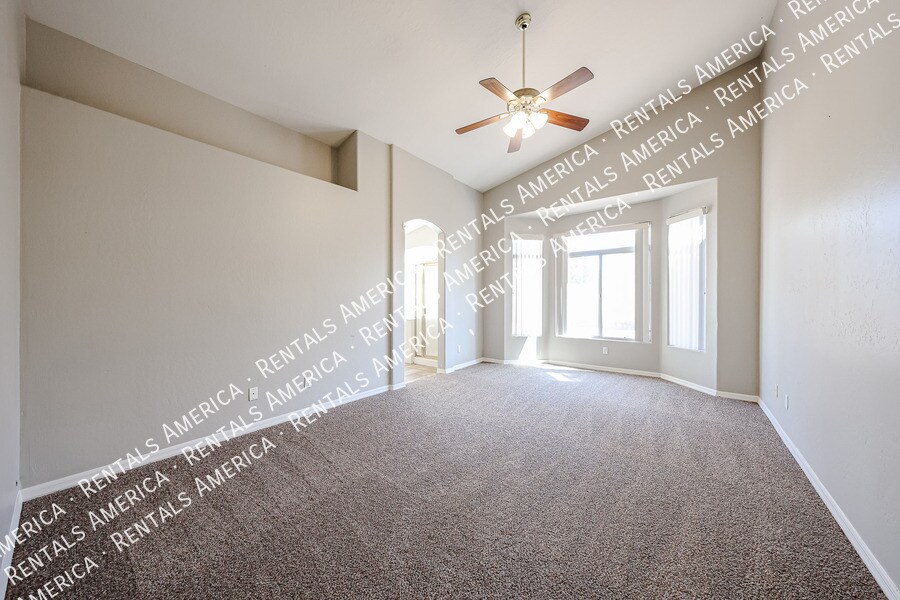 Building Photo - 13874 W Wilshire Dr