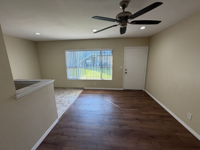 Building Photo - 2227 E Westport Dr
