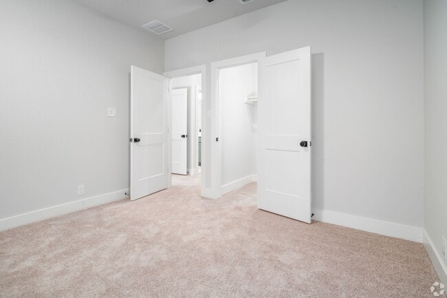 Building Photo - 13685 Giovannis Gdn