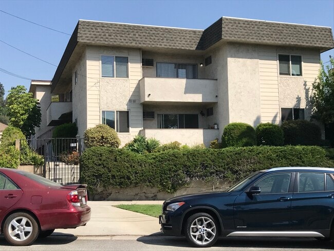 Building Exterior - 3173 Rowena Ave