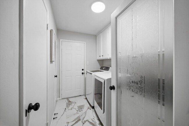 Building Photo - 2930 Riata Ln