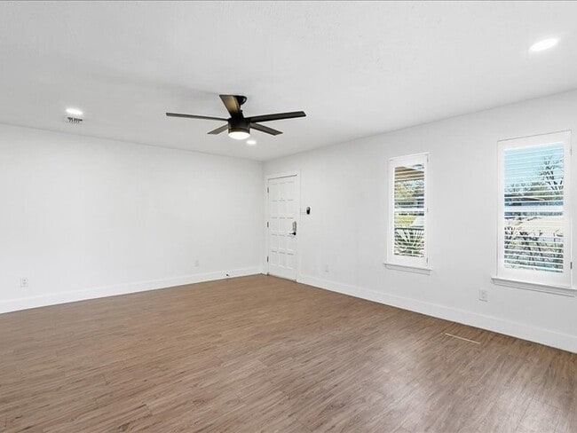 Building Photo - 2531 W Twelfth St