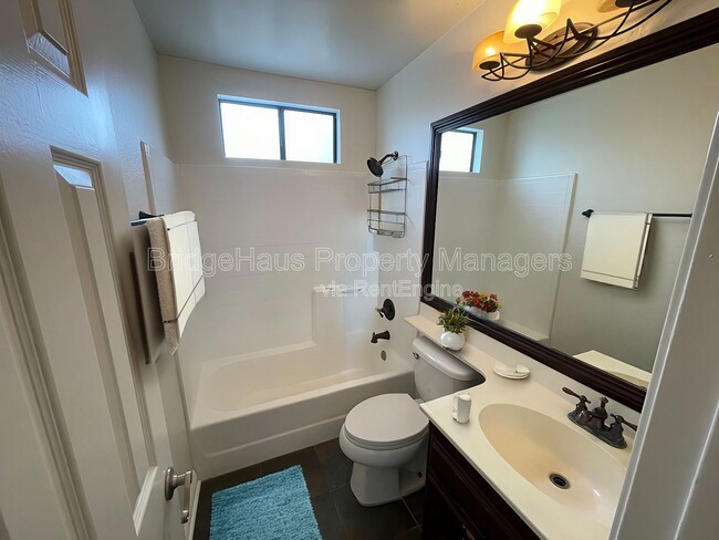 Building Photo - 3988 Iowa St