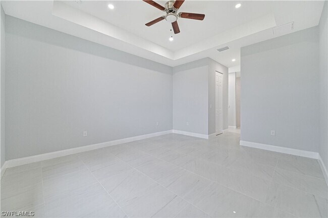 Building Photo - Gorgeous custom built 3/2/1 water front si...