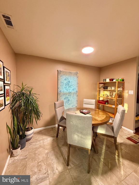 Building Photo - 5500 Woodlawn Manor Ct
