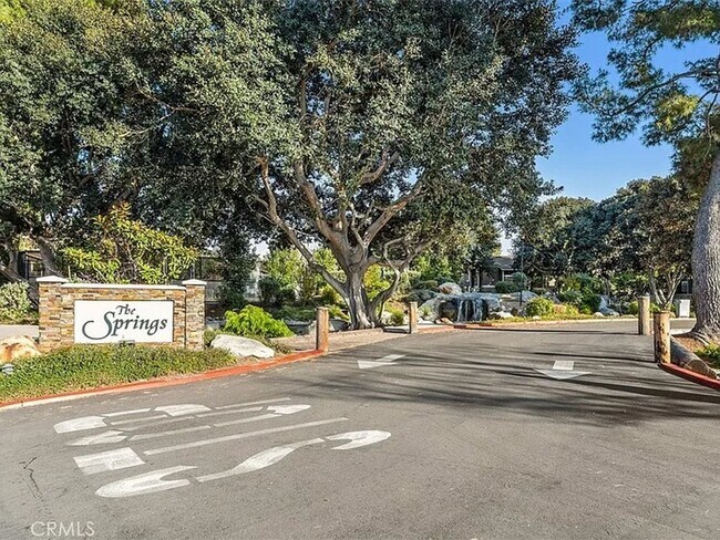 Building Photo - Move-In Ready 2BR | Fresh Paint | Unfurnished & Ready for Your Style