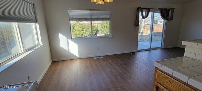 Building Photo - 2226 Ellice Wy