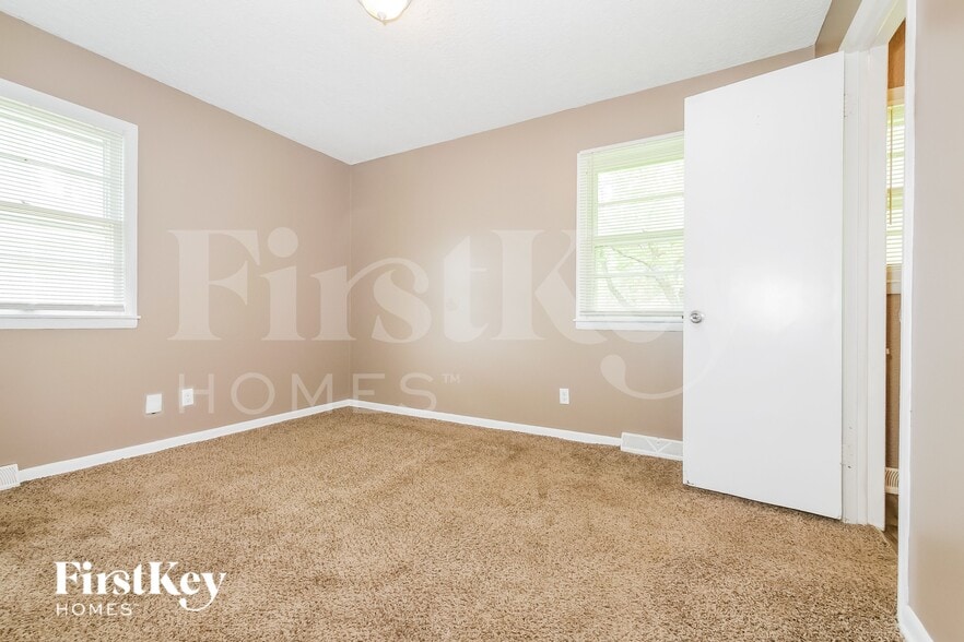 Building Photo - 405 SW 11th St