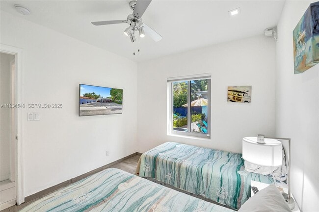 Building Photo - 3305 NE 16th Ct